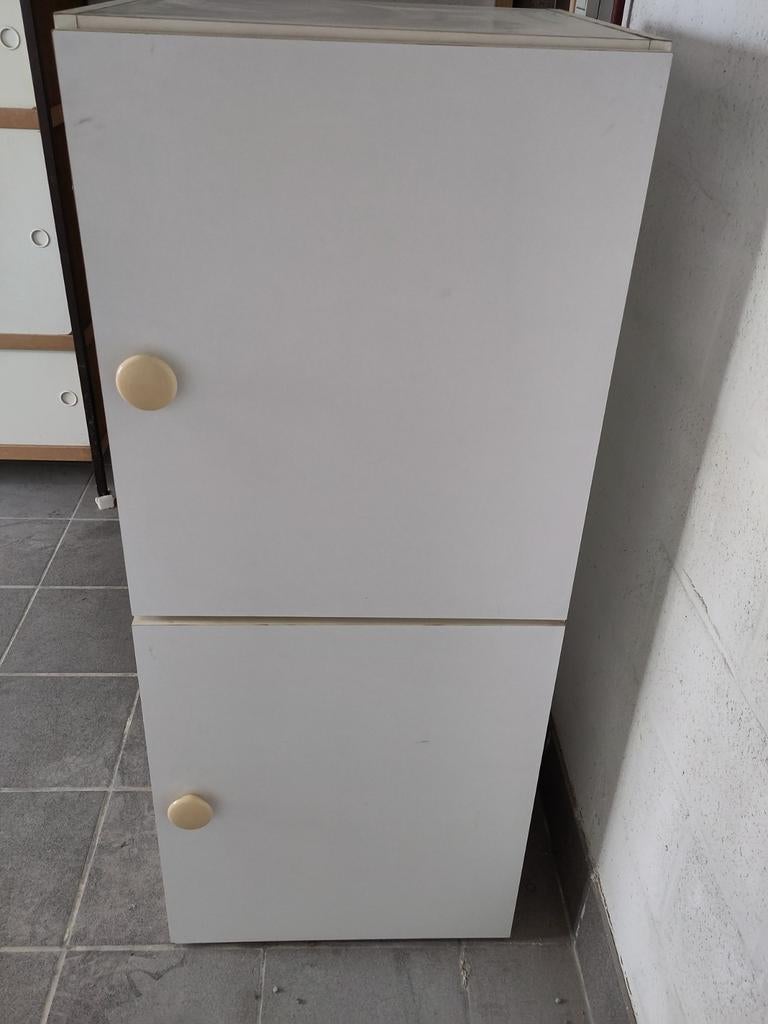 Witte opbergkast met leggers en 2 deuren, Ophalen, Gebruikt