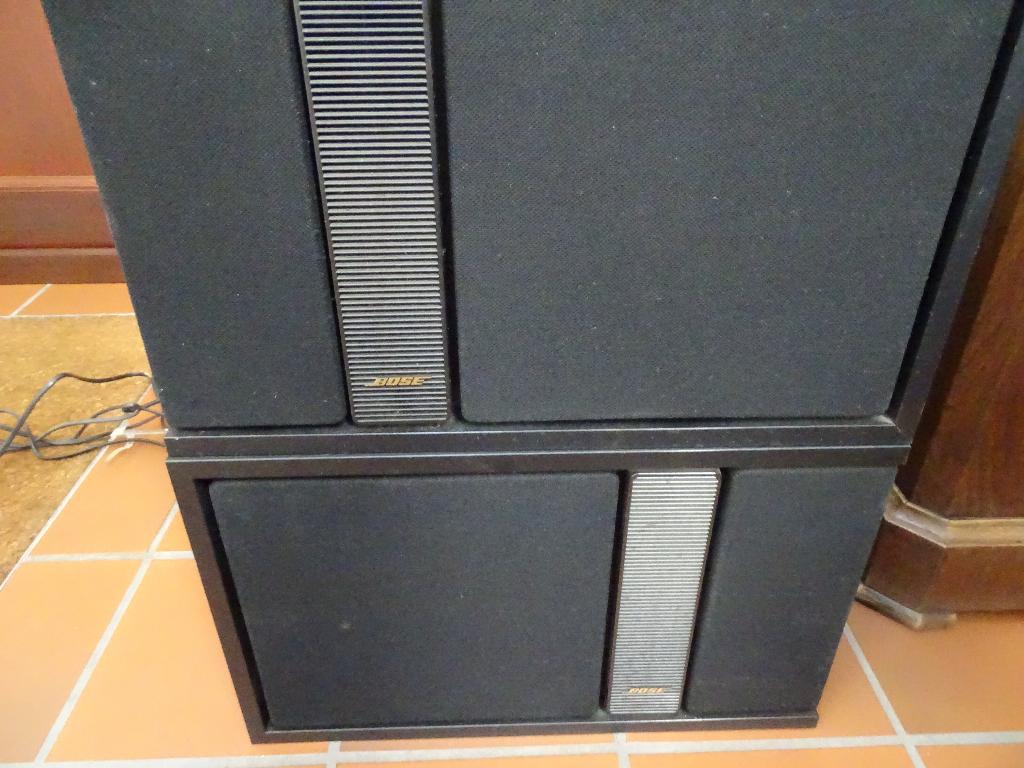 Bose 300 series II Boxen, Ophalen, Gebruikt, Front, Rear of Stereo speakers, Bose