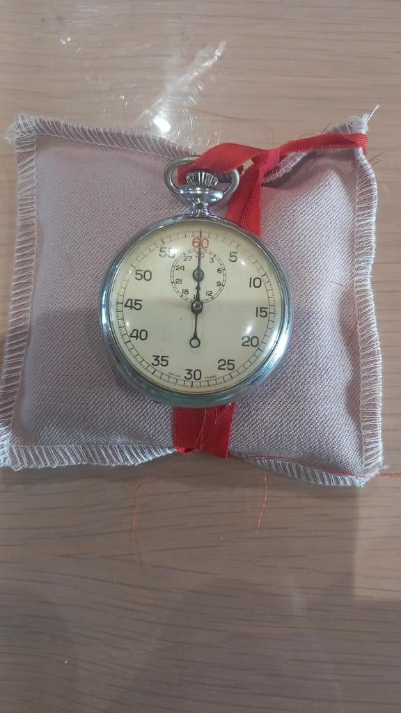 Ancien chronometre, Enlèvement