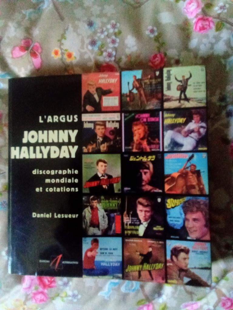 Boek over Johnny Hallyday (foto's en uitleg van  zijn platen, Boeken, Ophalen of Verzenden