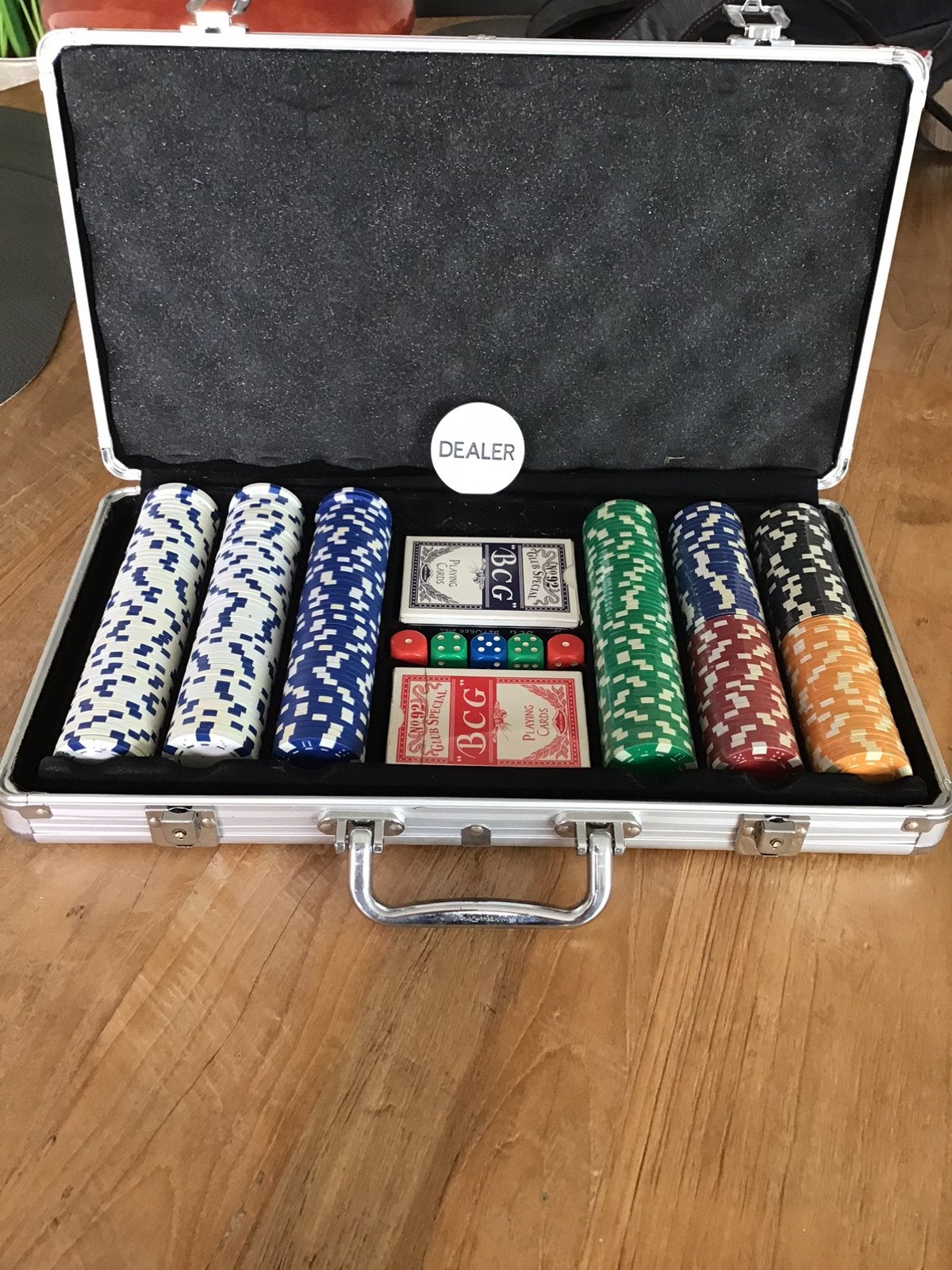 Jetons (300) pour poker avec valisette, Enlèvement ou Envoi, Comme neuf