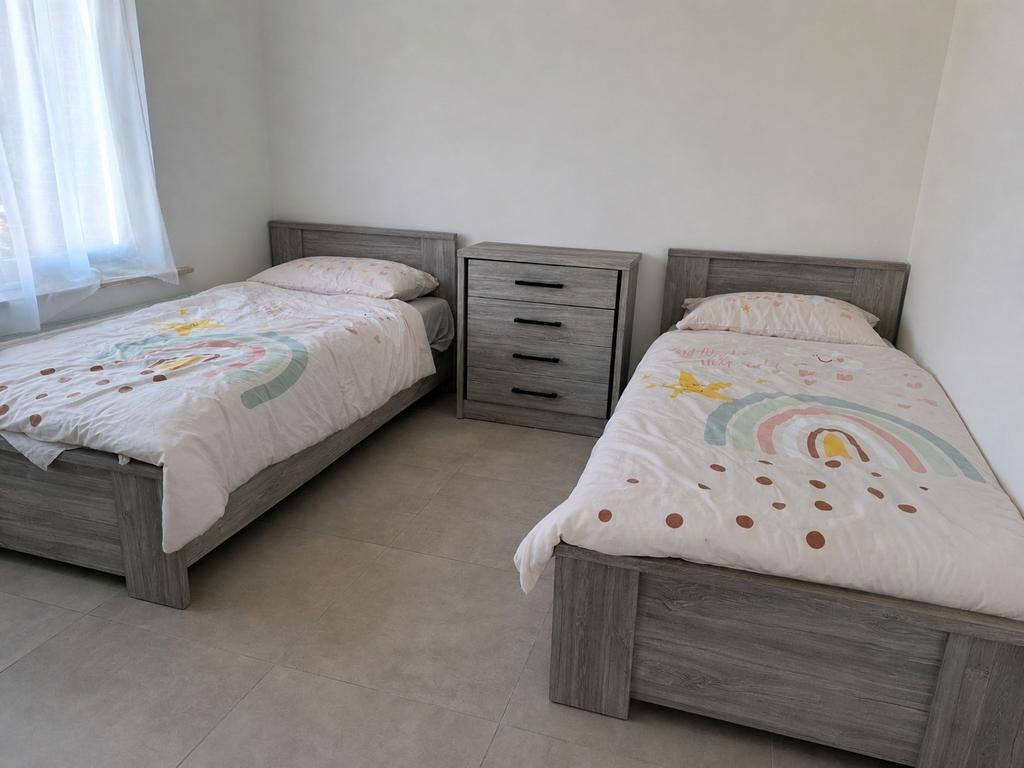 Kinderkamer (2 bedden, kleerkast, commode), Huis en Inrichting, Slaapkamer | Complete slaapkamers, Ophalen