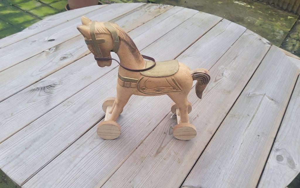Decoratie houten paardje, Enlèvement
