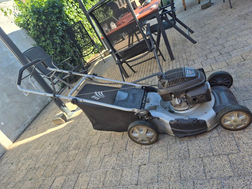 Te koop: Honda GCV 160 benzine grasmaaier met zelftrekker, Tuin en Terras, Grasmaaiers, Opvangbak, Ophalen
