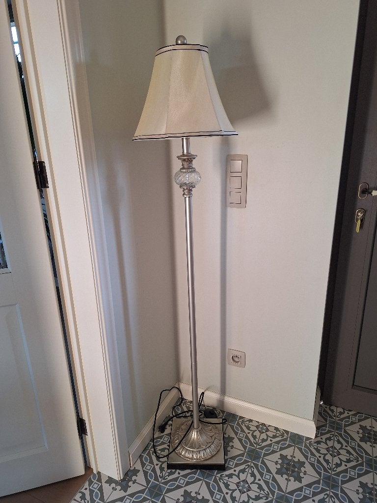 Prachtige staanlamp met zilverkleurige voet en beige kap, Ophalen, 100 tot 150 cm, Glas, Landelijk
