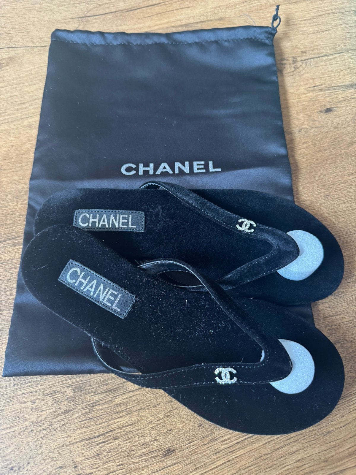 Tong Chanel - Taille 37, Slippers, Zwart, Ophalen of Verzenden, Zo goed als nieuw