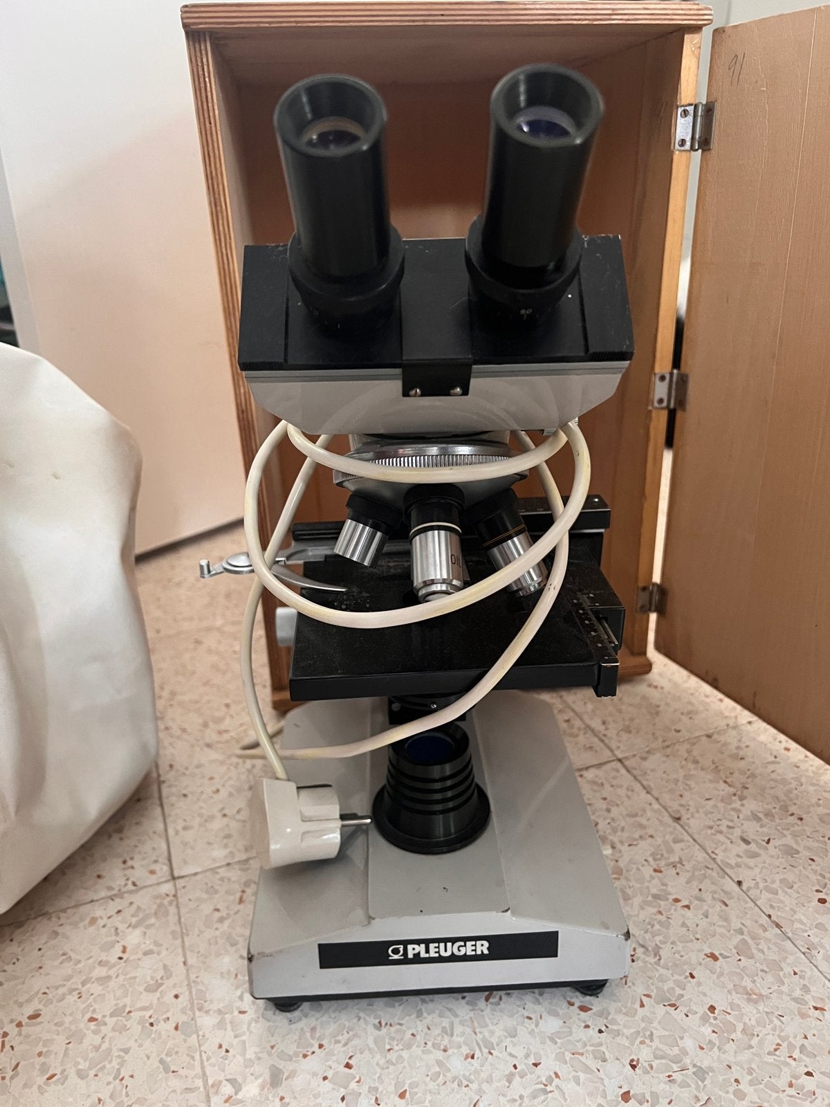 Microscope Pleuger 10-4000x and glass slides and cover slips, Audio, Tv en Foto, Optische apparatuur | Microscopen, Ophalen of Verzenden