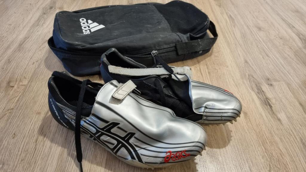 spikes goede staat, Sport en Fitness, Loopsport en Atletiek, Ophalen of Verzenden, Zo goed als nieuw, Spikes, Asics