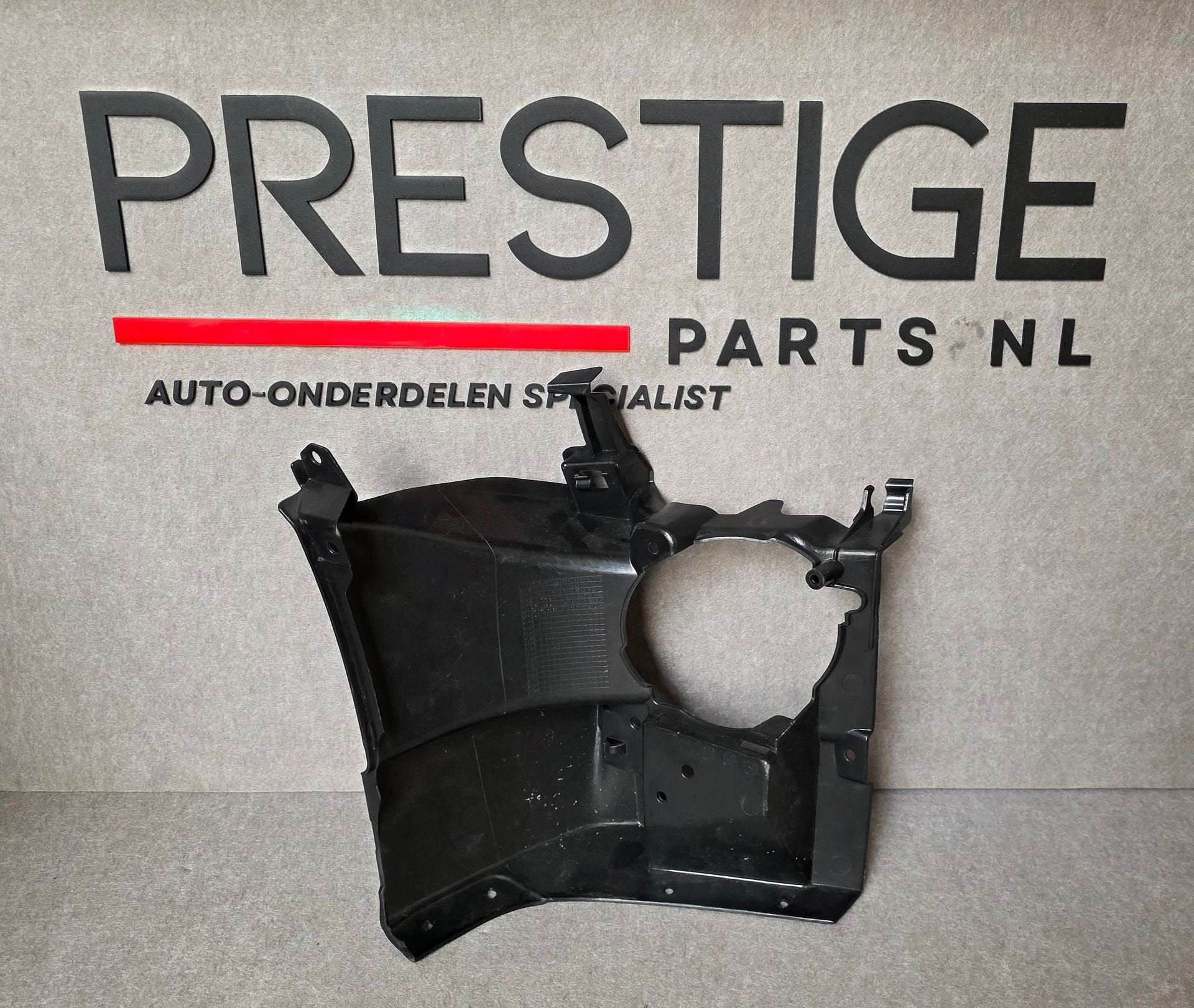Bumper Mistlamp Houder BMW 3 Serie F30 F31 M Pakket Links, Gebruikt, -, Voor, Ophalen of Verzenden