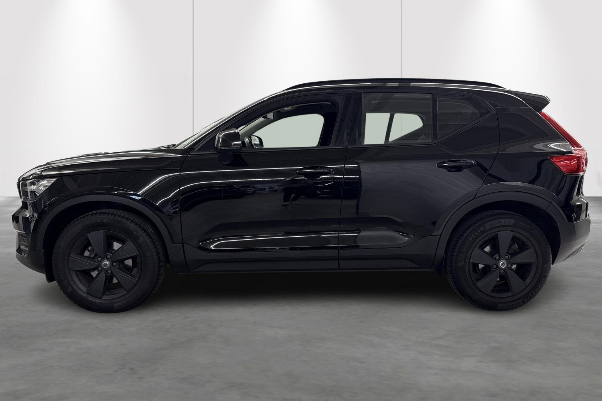 Volvo XC40 T2 Momentum Core Automaat, Auto's, Volvo, Stof, Gebruikt, Automatische klimaatregeling, 164 g/km