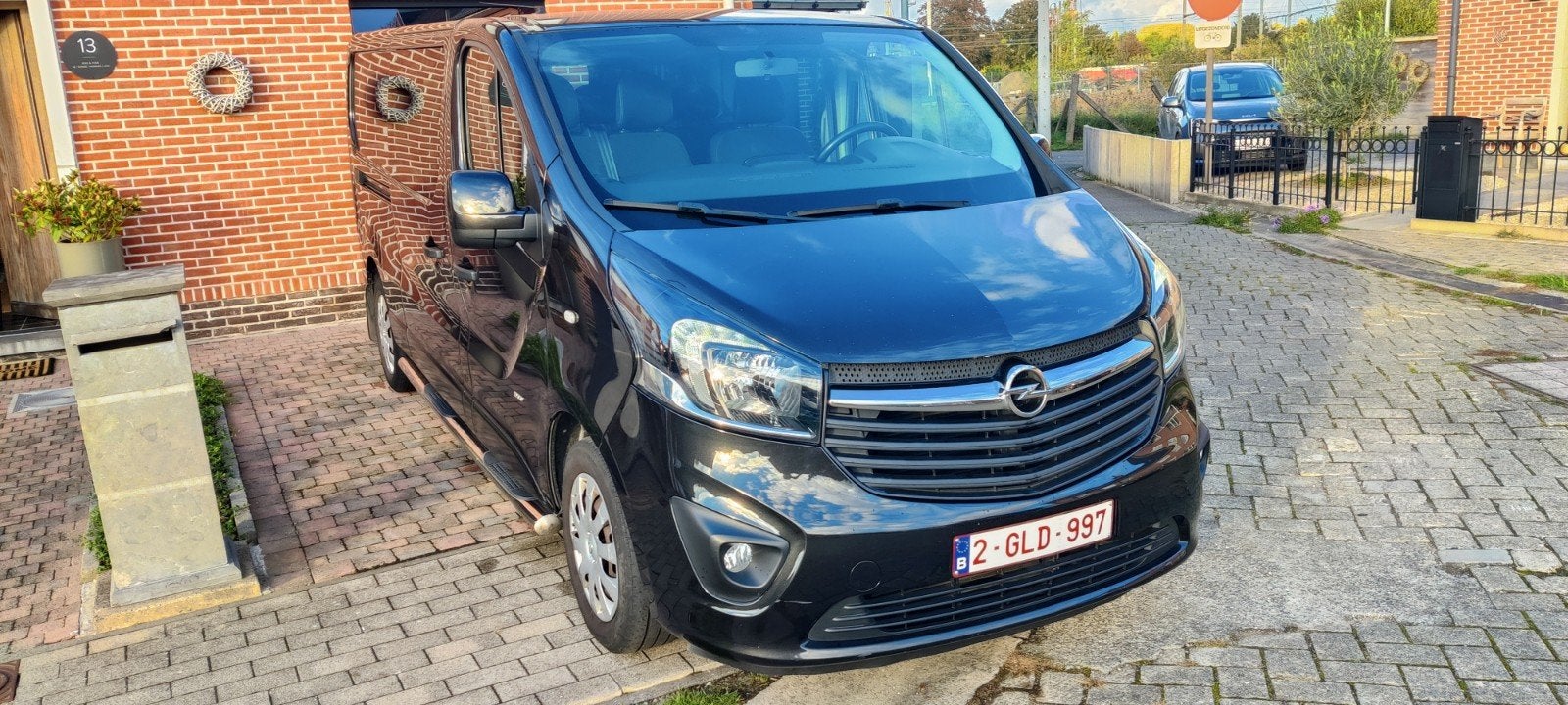 Opel Vivaro-B met 6 zitplaatsen - lichte vracht, Auto's, Voorwielaandrijving, Vivaro, 4 cilinders, Zwart