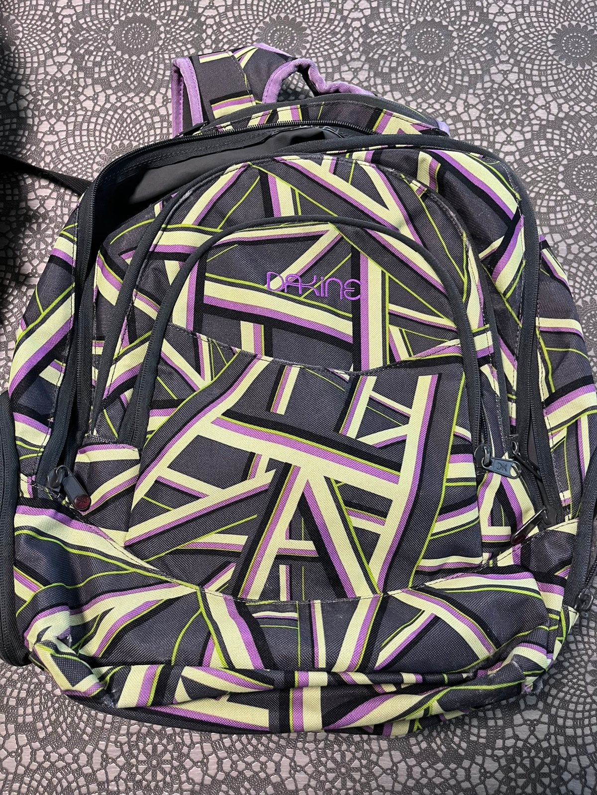 Sac a dos Dakine une doublure decousue a l’intérieur, Enlèvement, Utilisé