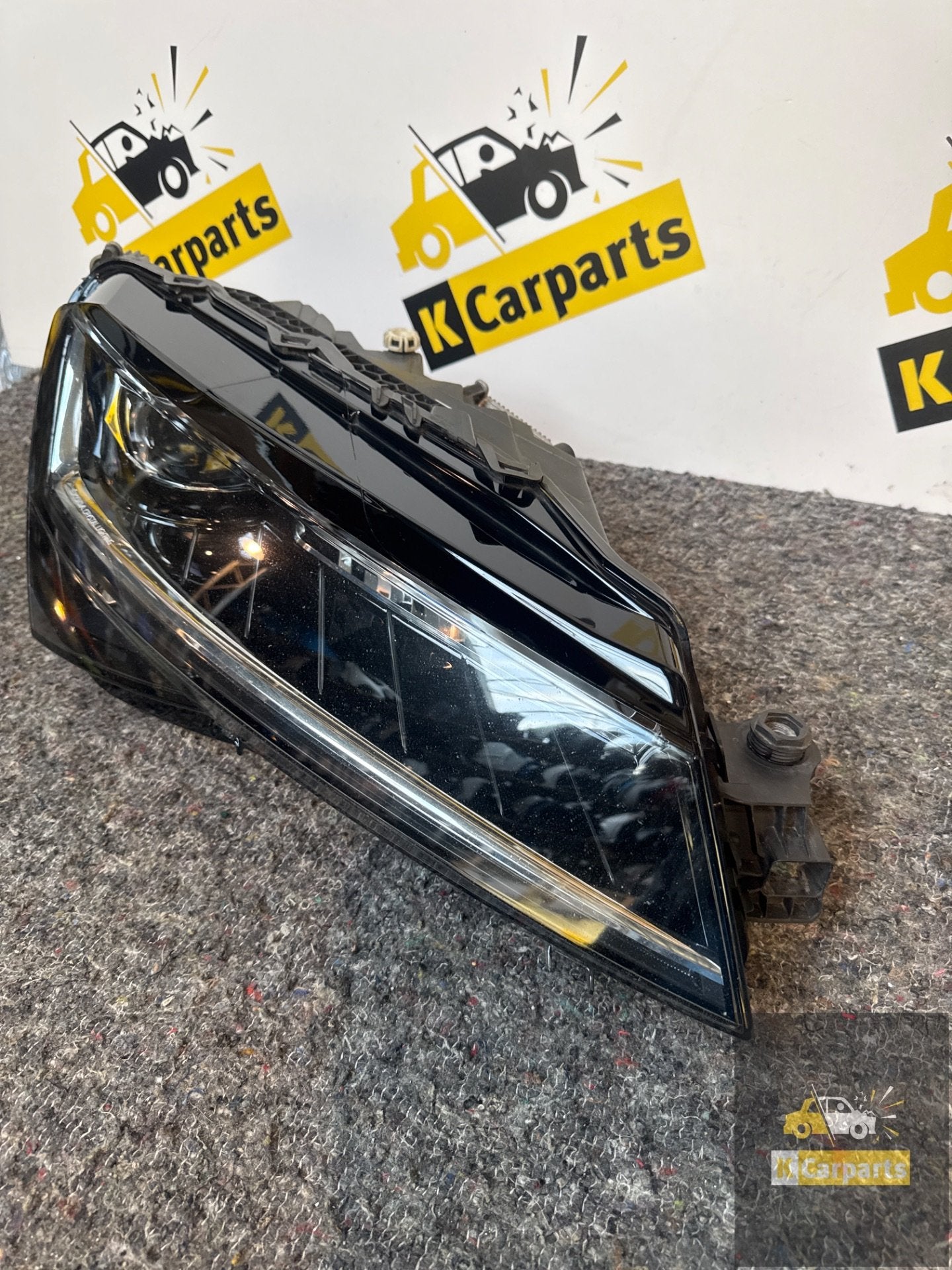 Phare droit pour Skoda Superb III Facelift 3V1941016D, Autos : Pièces & Accessoires, Éclairage, Infoline@skoda-auto.cz, Tr. Vaclava Klementa 869
293 01  Mlada Boleslav, CZ
