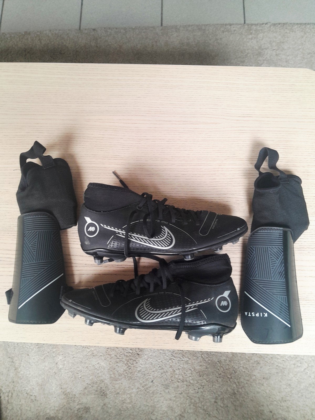 chaussure football NIKE + JAMBIÈRE, Enlèvement ou Envoi, Comme neuf
