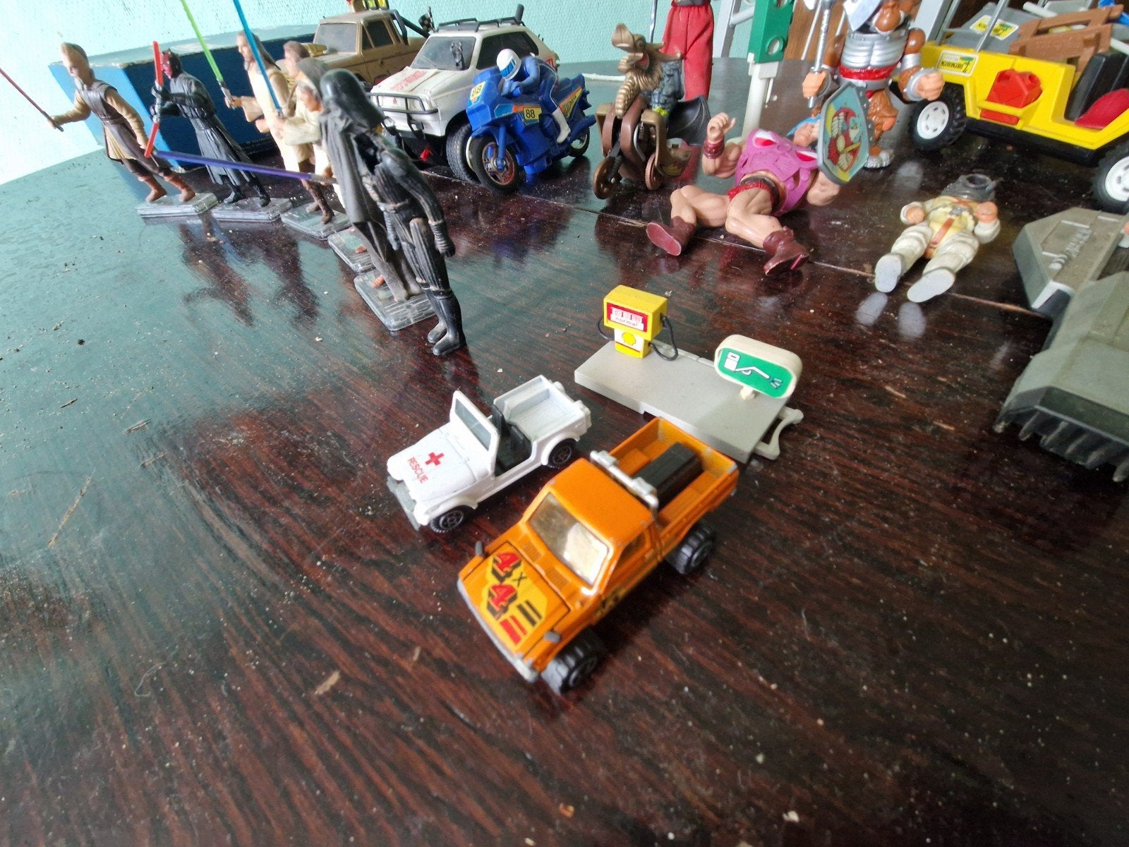 jeux et voitures anciennes, Enlèvement