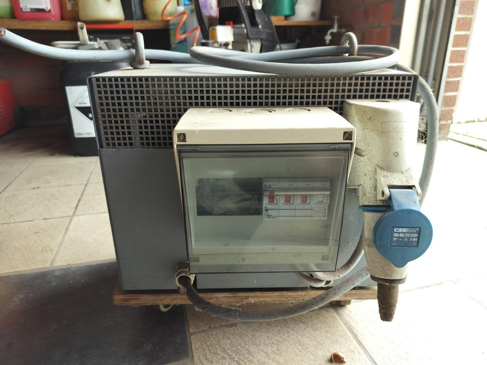 omvormer 380 v naar 220 v, Ophalen, Omvormer