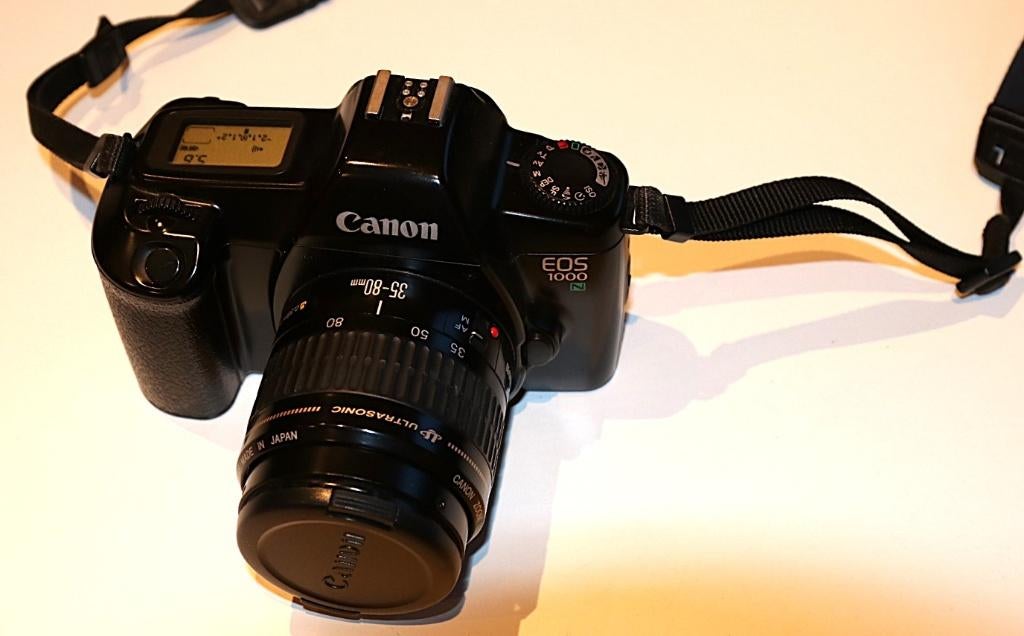 Canon Eos 1000N + 2 objectifs + flash, TV, Hi-fi & Vidéo, Appareils photo analogiques, Utilisé, Reflex miroir, Canon, Enlèvement ou Envoi