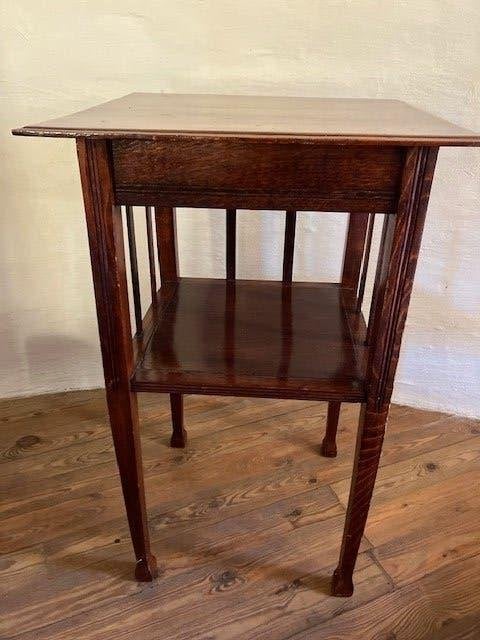 ANCIENNE TABLE D'APPOINT/ARMOIRE EN BOIS. BROCANTE, Enlèvement