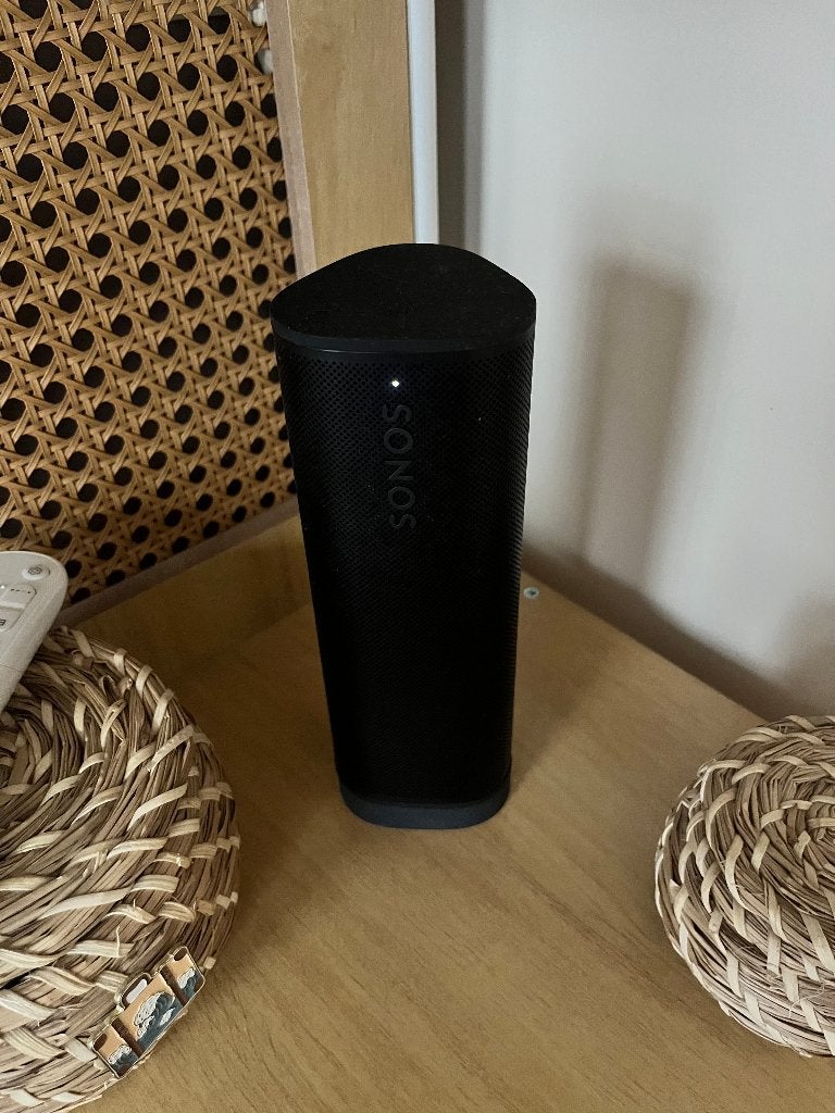 Sonos Roam 1st Gen + officiële magnetische draadloze oplader, Overige merken, Bluetooth, Ophalen of Verzenden, Zo goed als nieuw