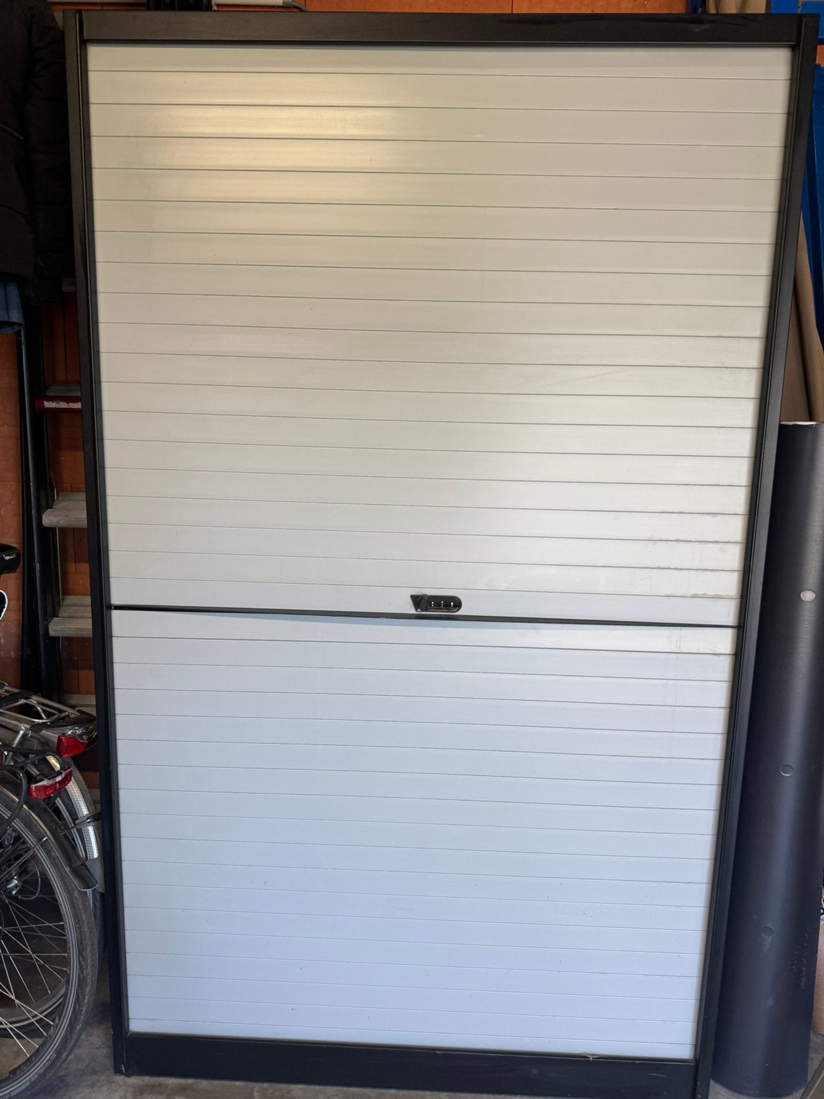 Metalen kast// rolluikkast// bulo, Ophalen, 100 tot 150 cm, Zo goed als nieuw, Metaal