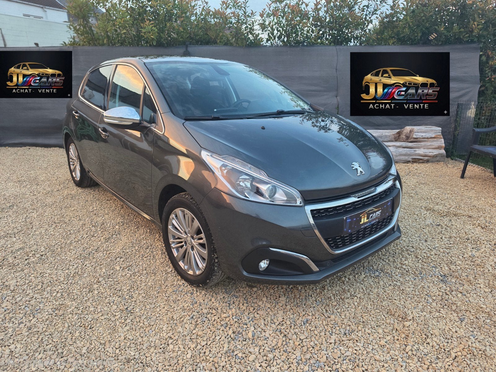 PEUGEOT 208 Allure  80.000km Gps  ✨️12 mois de Garantie ✨️, Autos, Peugeot, Caméra, Argent ou Gris, Achat, 6 portes