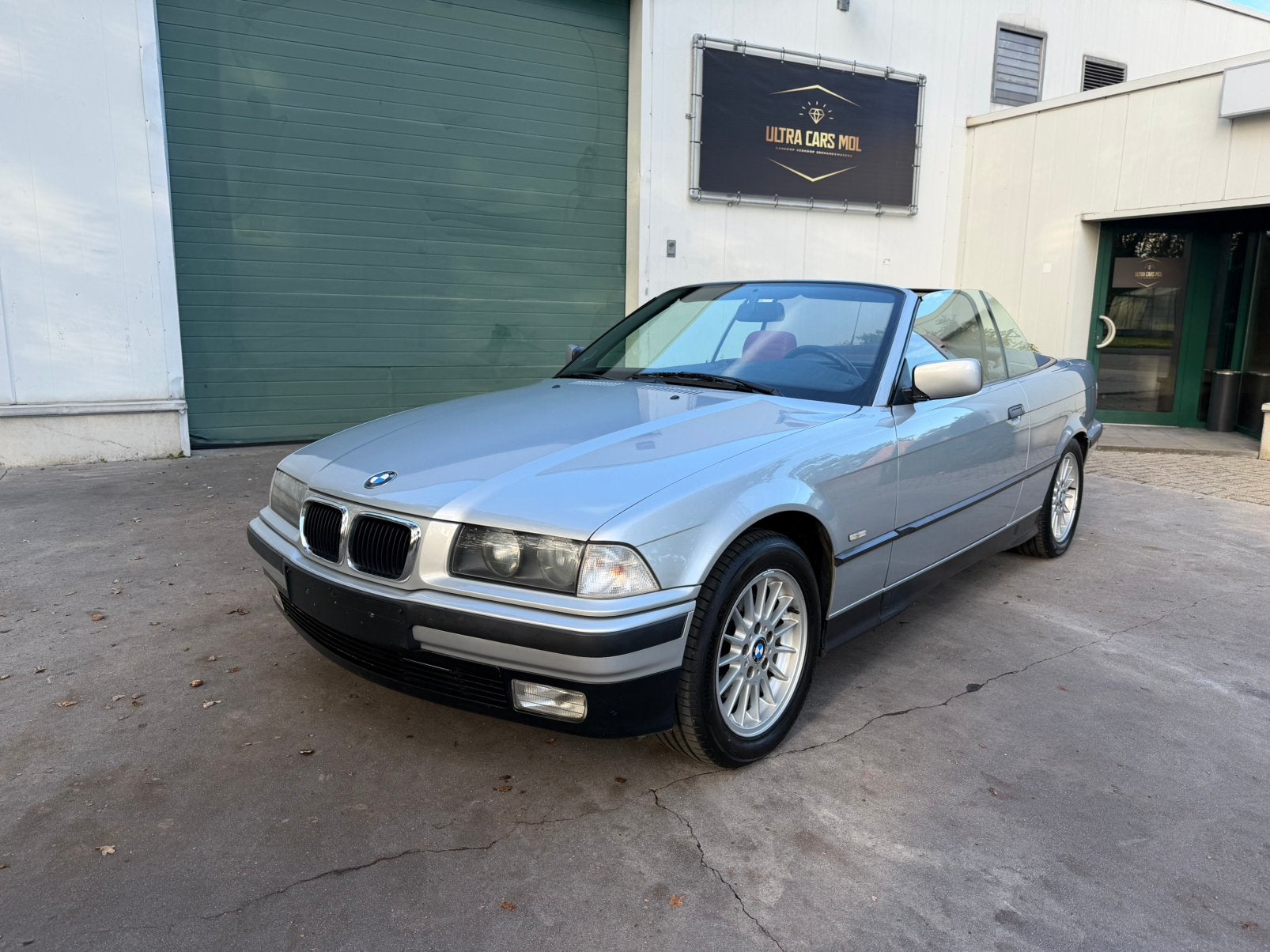 BMW 320i E36 Cabrio/Facelift/Airco/Rood Leder/GEKEURD, Auto's, Dealer onderhouden, Cabriolet, Leder, Handgeschakeld