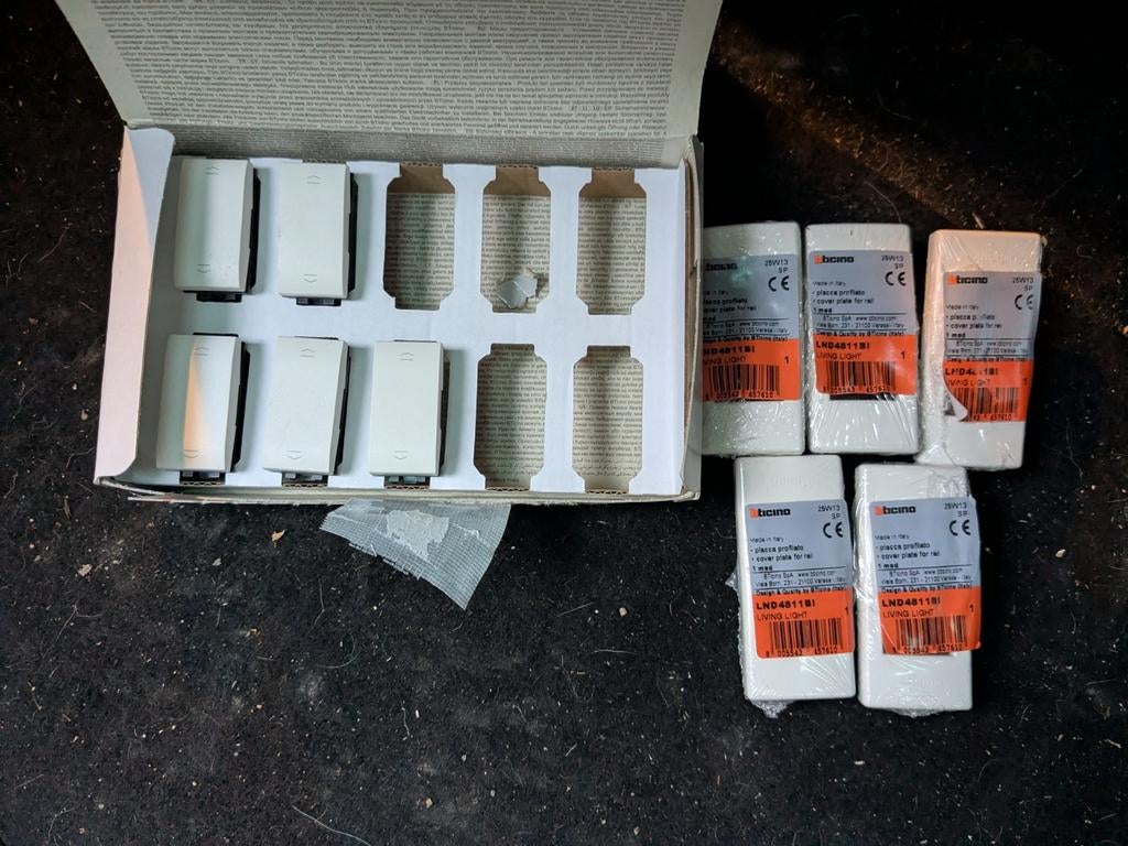 Bticino rolluikschakelaars 5 stuks NIEUW !!!, Doe-het-zelf en Bouw, Ophalen