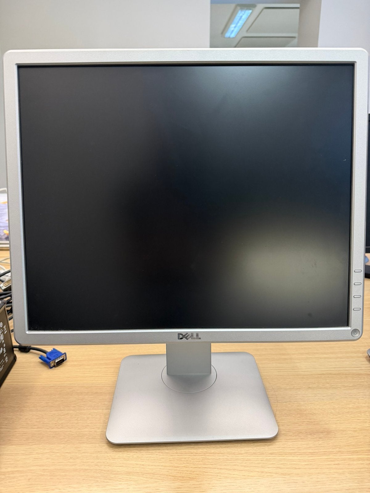 Dell UltraSharp 1905FP 19” computerscherm – VGA/DVI/USB, Computers en Software, Ophalen, Gebruikt, In hoogte verstelbaar, Overige typen