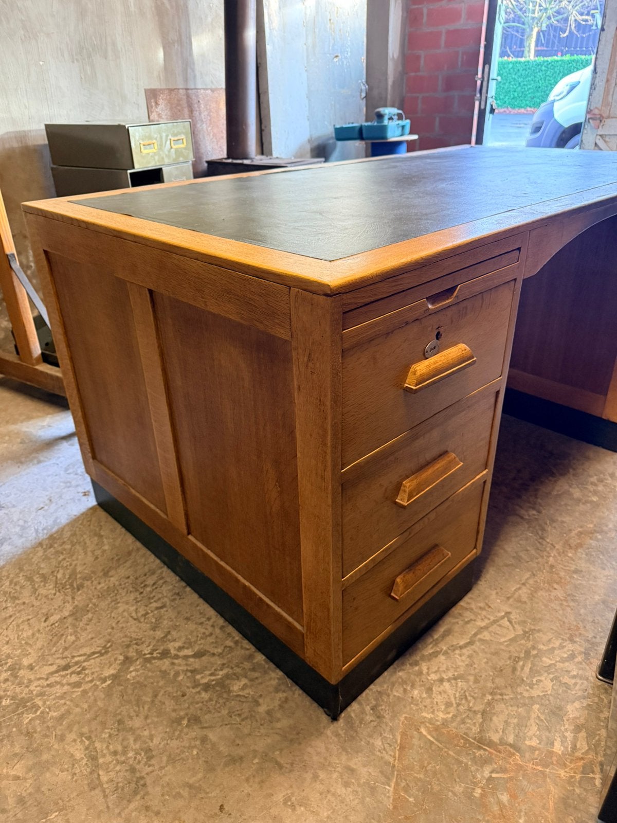 Vintage bureau (massief), Huis en Inrichting, Ophalen, Gebruikt, No, Hout