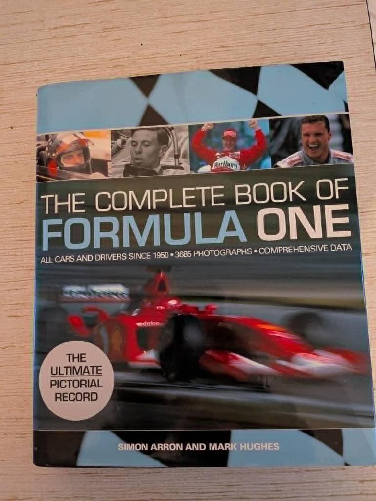 Het completen boek of Formule One, Ophalen of Verzenden, Zo goed als nieuw