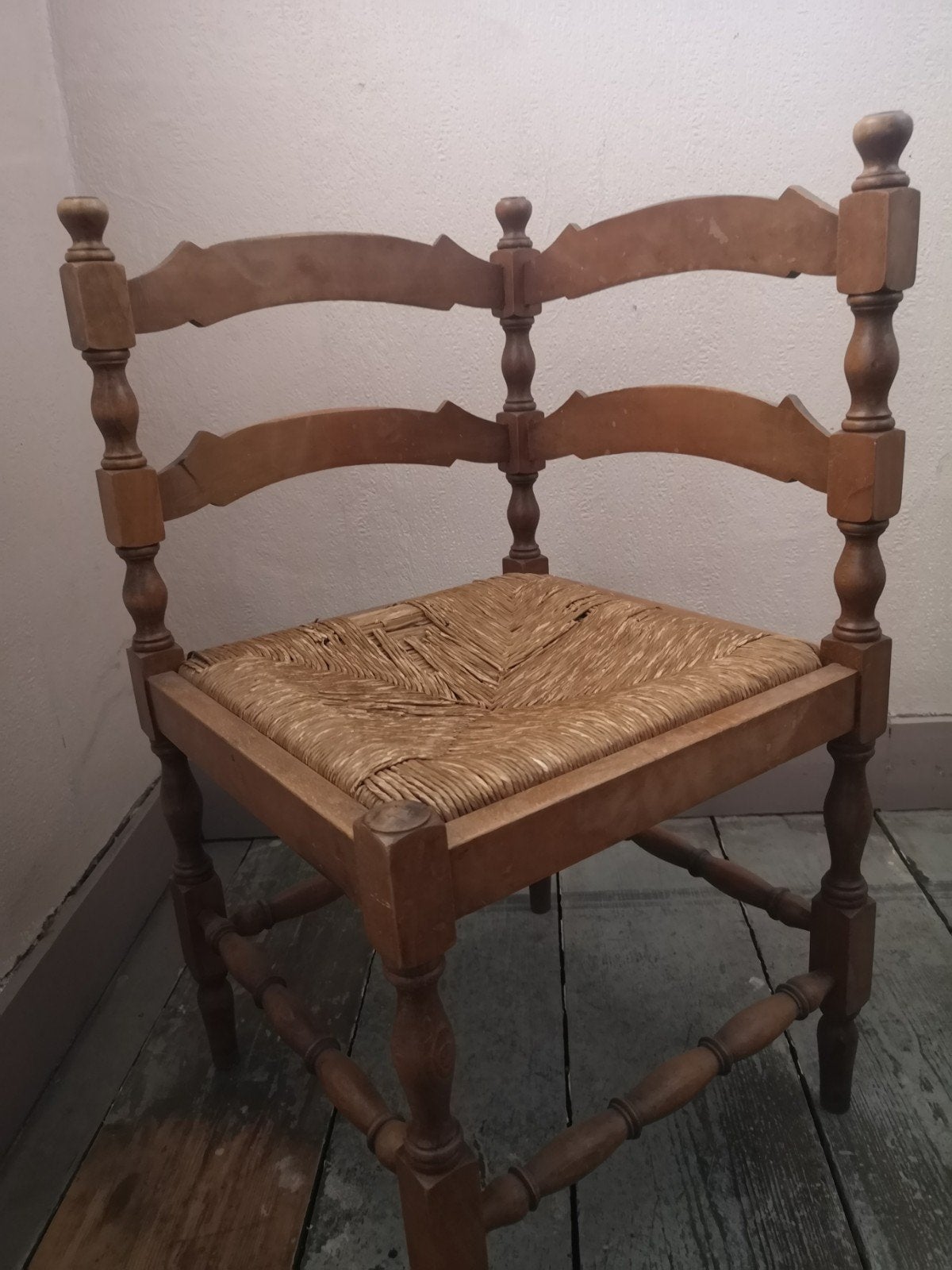 ancienne chaise de coin, Enlèvement