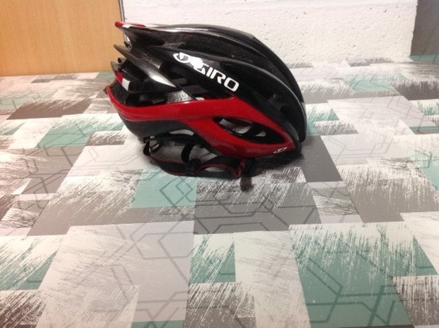 Casque de vélo Giro Modèle : Atmos (rouge-noir) Taille : M, Vélos & Vélomoteurs, Enlèvement, Utilisé, M