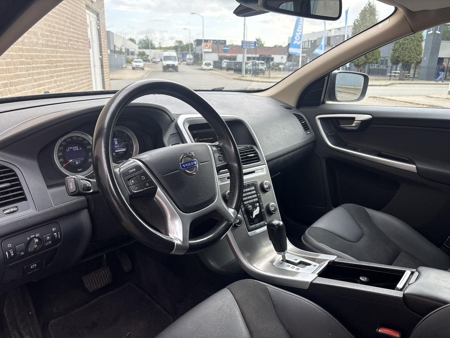 Volvo XC60 2.0 D3 Momentum | Climate | Cruise | Navi | PDC |, Auto's, Volvo, Automaat, Zwart, Bedrijf, SUV of Terreinwagen