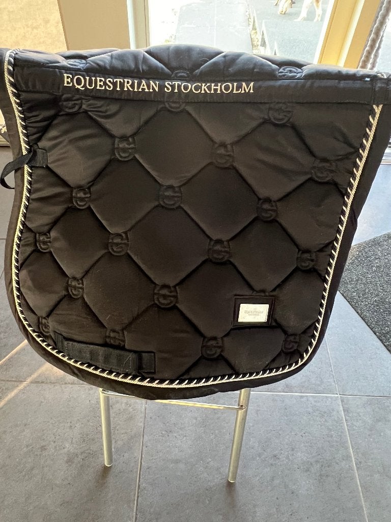 Dekjes met bijhorende oornetjes, Dieren en Toebehoren, Cob (M), Equestrian Stockholm, Zo goed als nieuw, Springdekje