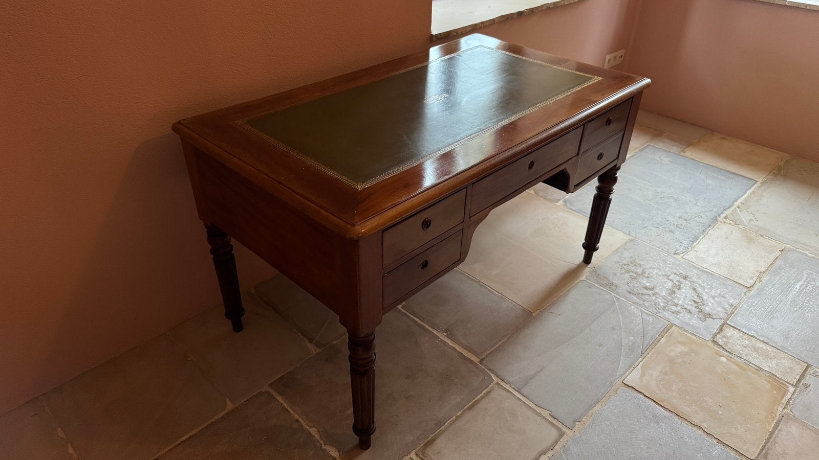 Beau bureau ancien authentique avec surface d'écriture verte, Antiquités & Art, Enlèvement