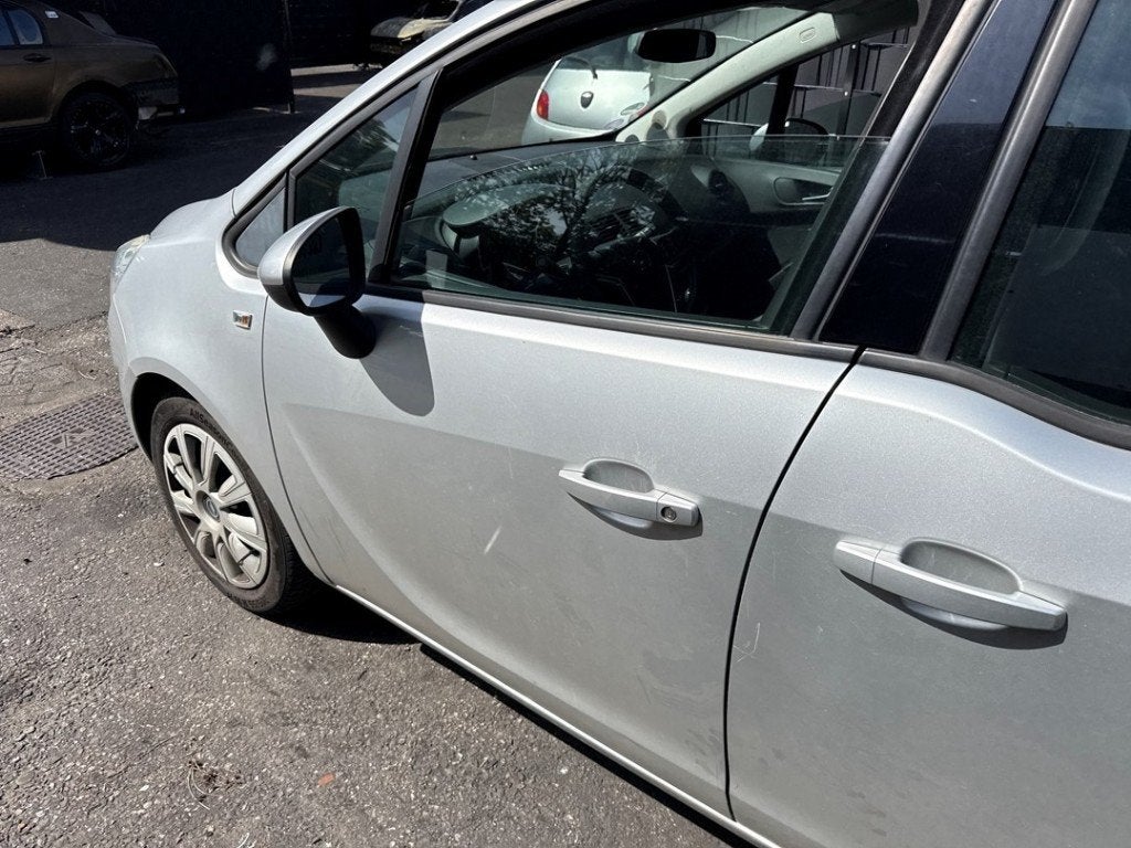 PORTIER LINKS VOOR Opel Meriva (B) (01-2010/03-2017), Auto-onderdelen, Carrosserie, Gebruikt, Deur, Opel Automobile GmbH, Kontakt-opel@opel.com