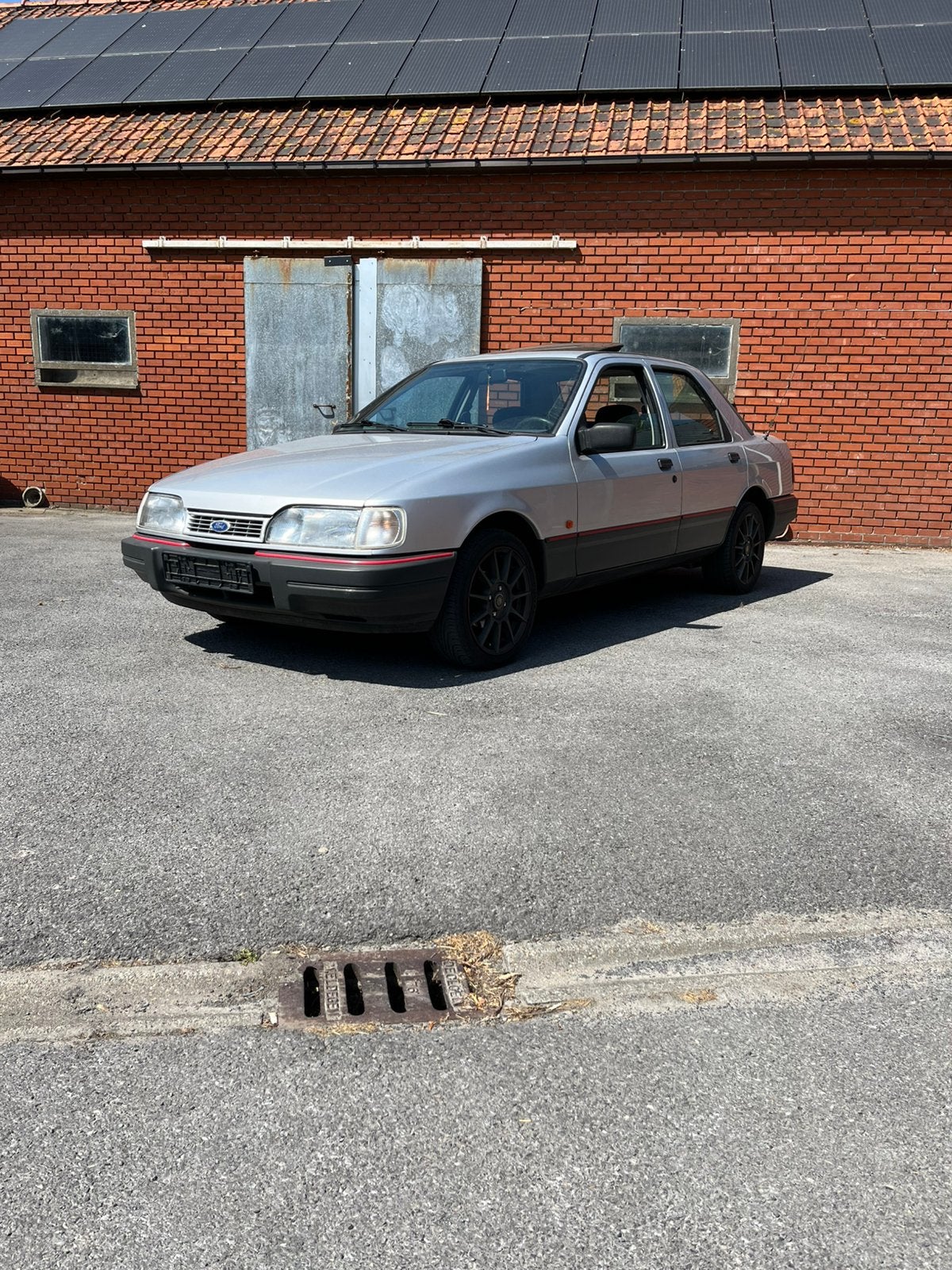 Ford sierra 1.6i 1992, Auto's, Ford, Particulier, Sierra, Panoramadak, Radio, Benzine, Handgeschakeld, Zilver of Grijs, Grijs