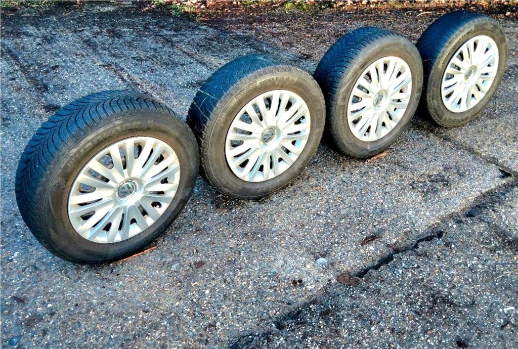 Pneus hiver 195/65-15 avec jantes VW, Autos : Pièces & Accessoires, 15 pouces, Pneus et Jantes, Pneus hiver, Enlèvement