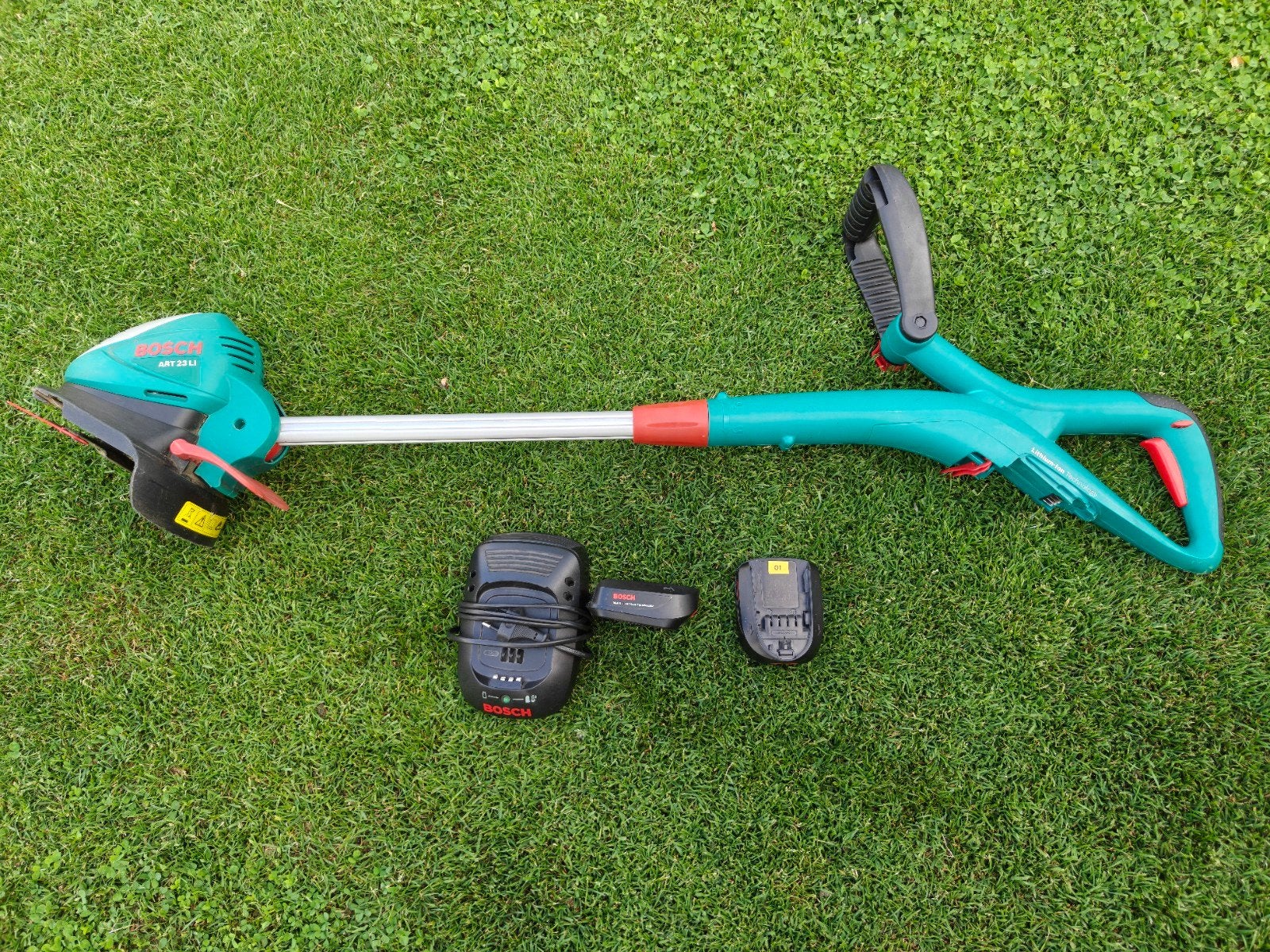 Bosch grastrimmer, Tuin en Terras, Grastrimmers, Ophalen, Accu, Zo goed als nieuw, 10 tot 30 cm