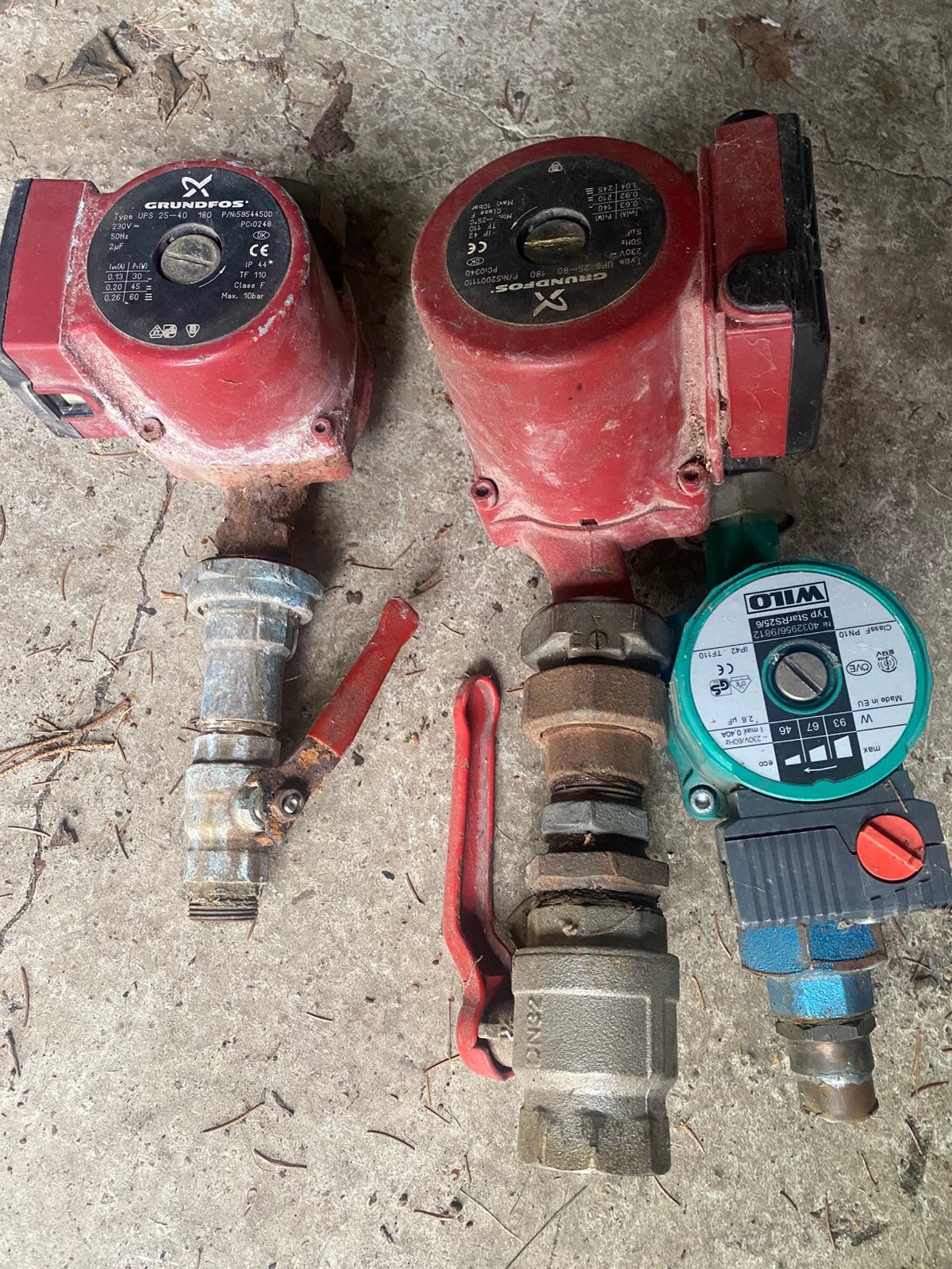 3 Pompes de circulation 2 Grundfos et 1 wilo., Bricolage & Construction, Enlèvement, Utilisé, Radiateur