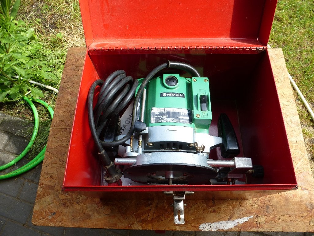 HITACHI BOVENFREESMACHINE TR 12, Ophalen, Zo goed als nieuw, Bovenfrees, Hitachi