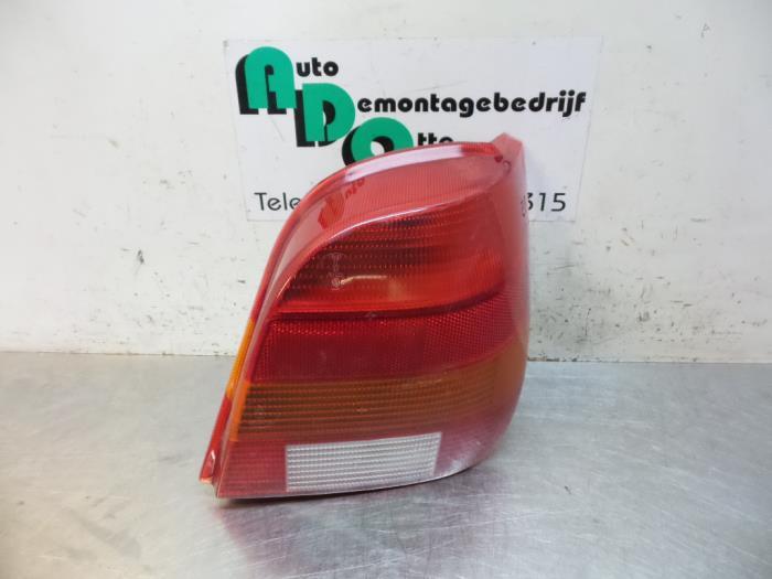 Feu arrière droit d'un Ford Fiesta (Fiesta 95-), Autos : Pièces & Accessoires, Éclairage, -, 3 mois de garantie, -, -