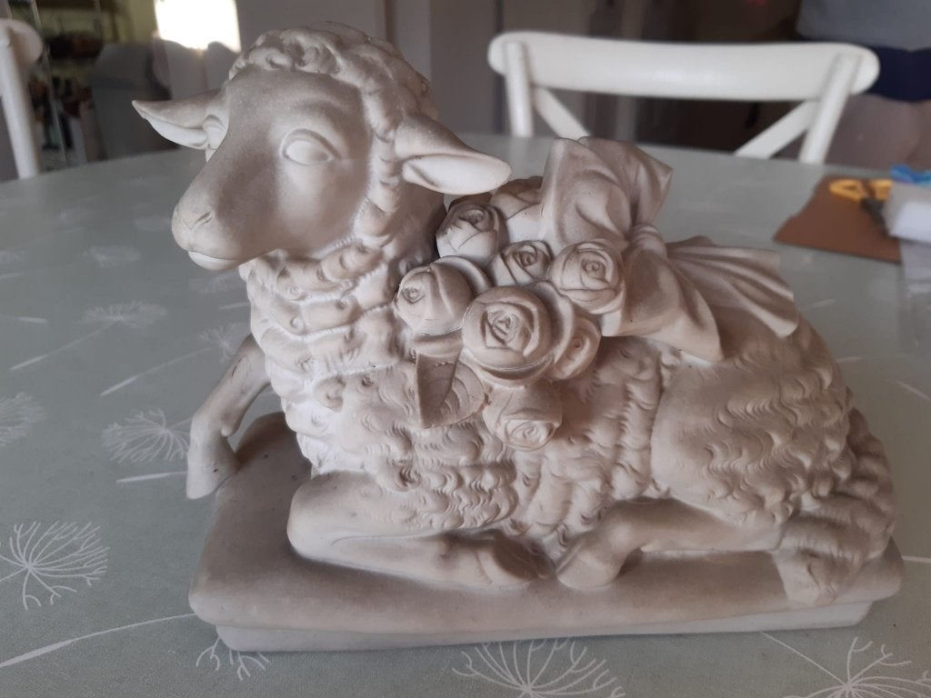Agneau décor nœud et roses - bisc. porcelaine / faïence fine, Ophalen of Verzenden
