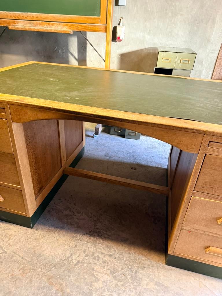 Vintage bureau (massief hout), Huis en Inrichting, Ophalen, Gebruikt, No, Antiek