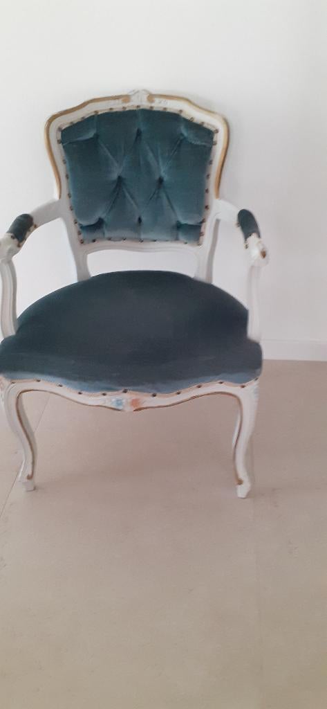 Witte stoel met blauw fluweel, Huis en Inrichting, Stoelen, Ophalen, Blauw, Zo goed als nieuw, Eén