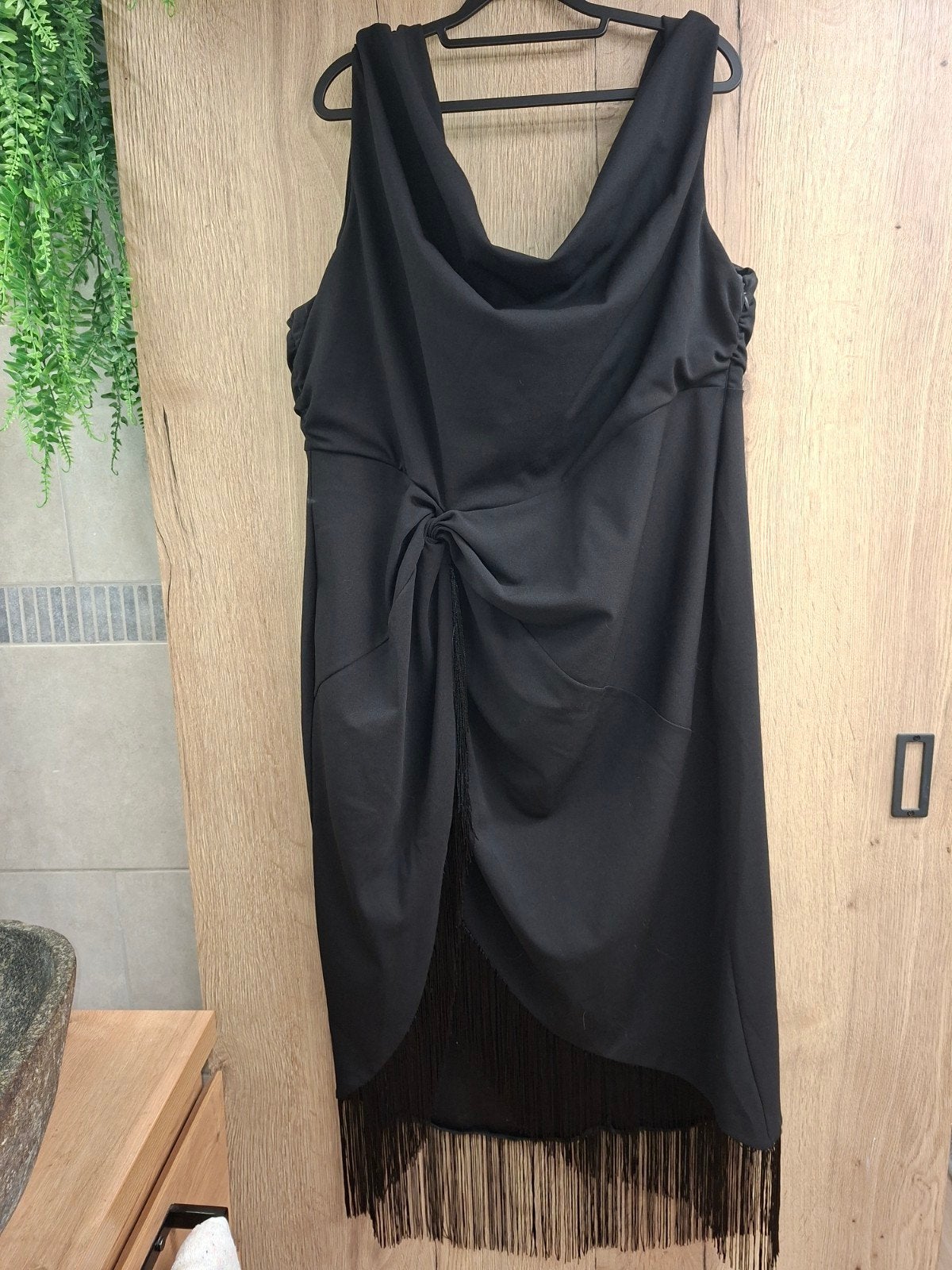 zwarte jurk met franjes, Enlèvement ou Envoi, Robe
