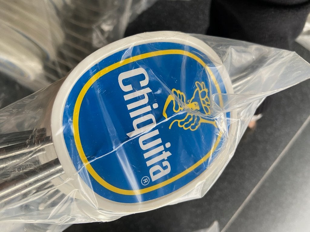 Lot de 137 cintres originaux pour bananes Chiquita !, Articles professionnels, Enlèvement ou Envoi