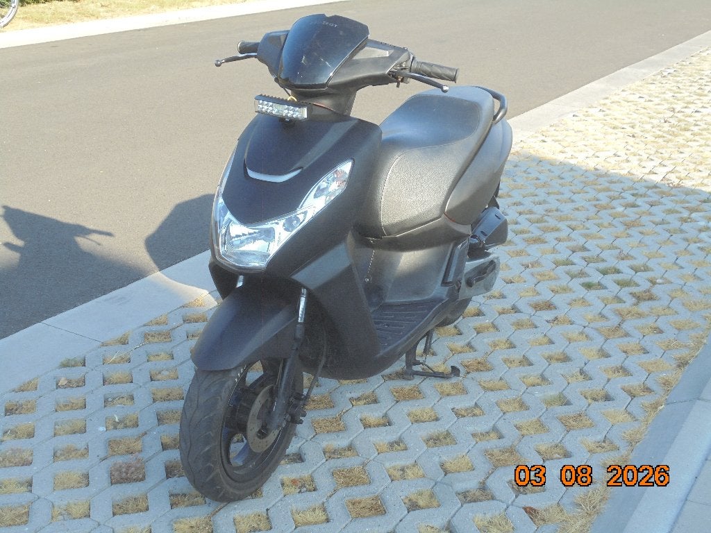 Peugeot Kisbee  A klasse  , uitvoering  Black Edition ., Fietsen en Brommers, Ophalen, Gebruikt, Overige modellen, Klasse A (25 km/u)