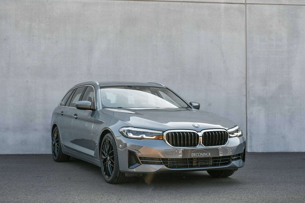 BMW 5 Serie 530 Touring 530e *CARPLAY*TREKHAAK*LEDER*LED*CC*, Automaat, Achterwielaandrijving, 4 cilinders, Leder