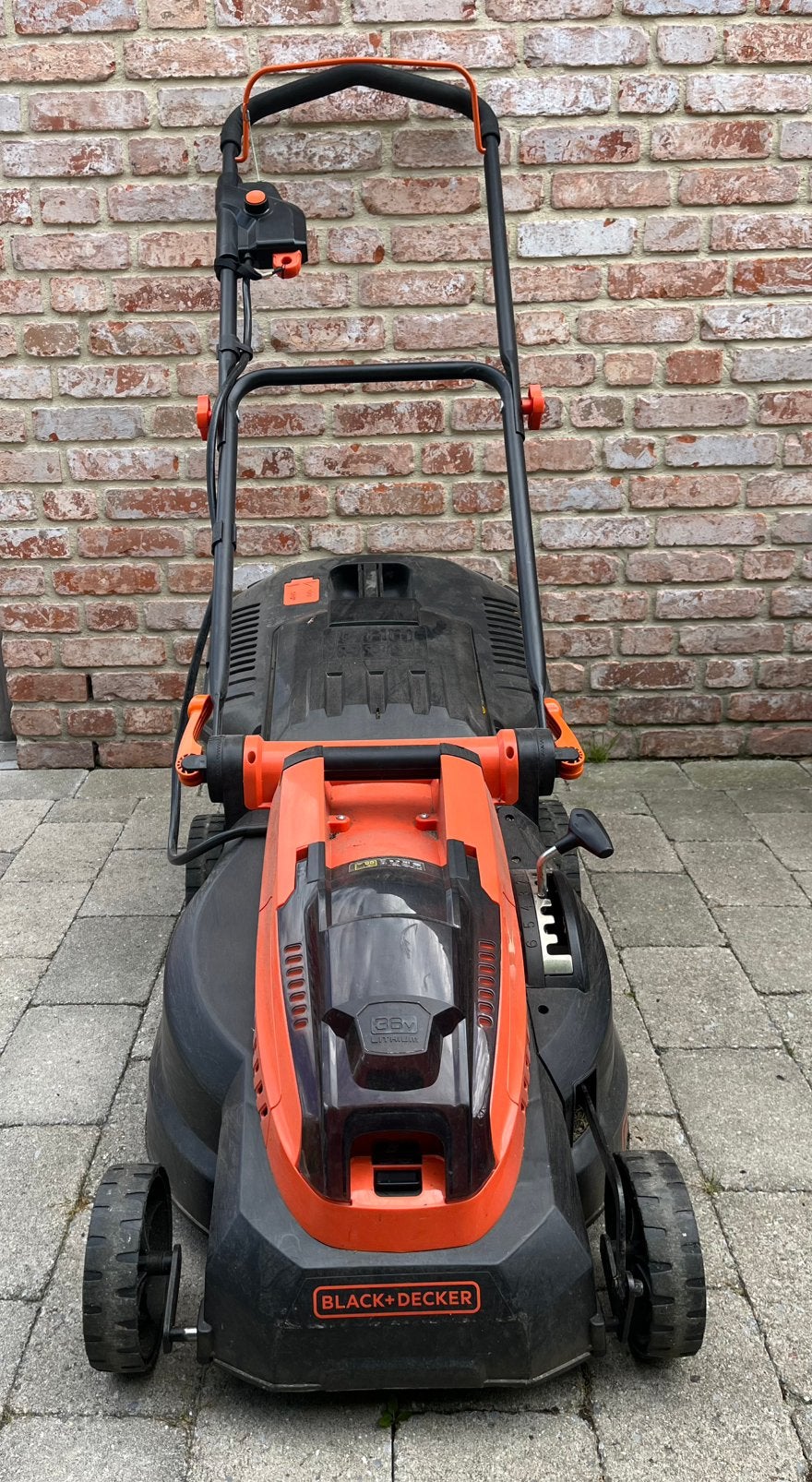 Grasmaaier Black+Decker op batterij, Ophalen, Gebruikt